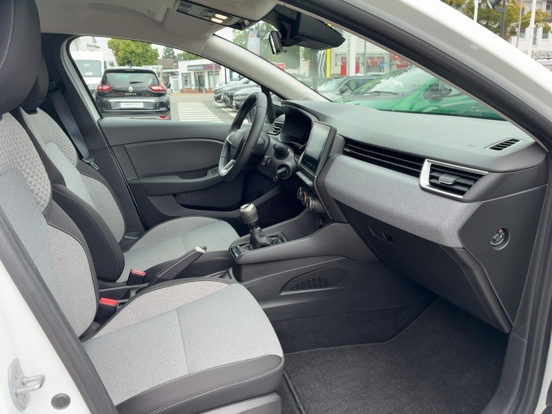 Fahrzeugabbildung Clio Allwetter+PDC+Carplay Bild 15 von 50