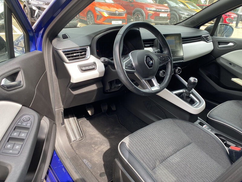 Fahrzeugabbildung Clio Scheckheft Navi Sitzheizung  Bild 10 von 20