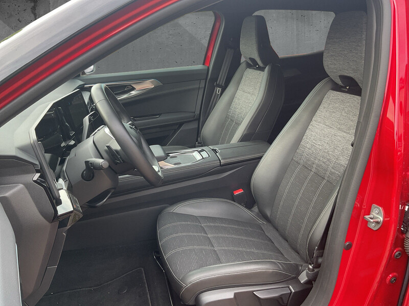 Fahrzeugabbildung Austral Techno E-Tech Full Hybrid 200 Bild 10 von 13