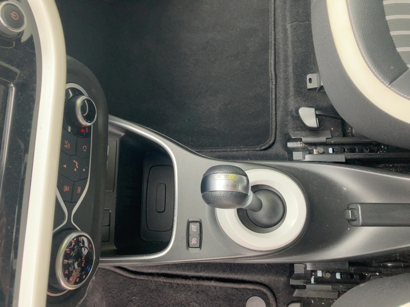 Fahrzeugabbildung Twingo Electric Techno Electric Bild 16 von 20