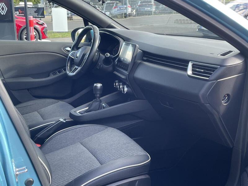 Fahrzeugabbildung Clio INTENS TCe 90 Bild 7 von 23