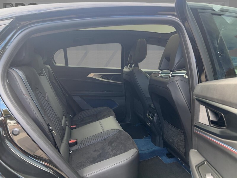 Fahrzeugabbildung Rafale 1.2 E-TECH Plug-in Hybrid 300 Atelier Alpin Bild 9 von 30