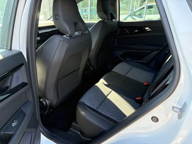 Fahrzeugabbildung Austral E-Tech Full Hyb. 200 Evolution Bild 10 von 11