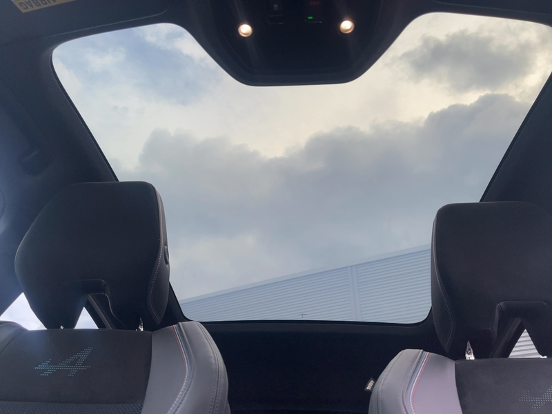 Fahrzeugabbildung Rafale 1.2 E-TECH Hybrid 200 Esprit Alpine Bild 19 von 30