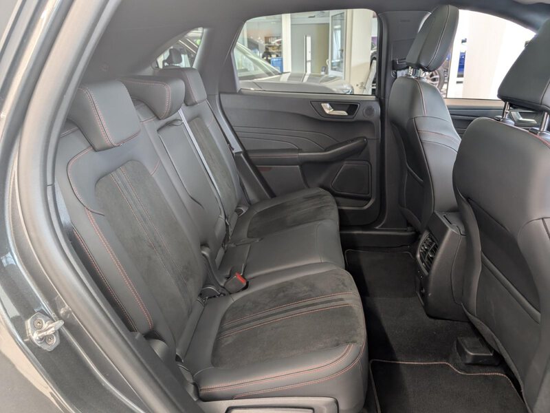 Fahrzeugabbildung Kuga 1.5 EcoBoost ST-Line X 4-Jahre FGS Bild 13 von 47