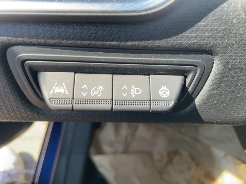 Fahrzeugabbildung Clio EDITION ONE TCe 130 EDC +8-FACH+WINTER-PAKET+ Bild 14 von 15