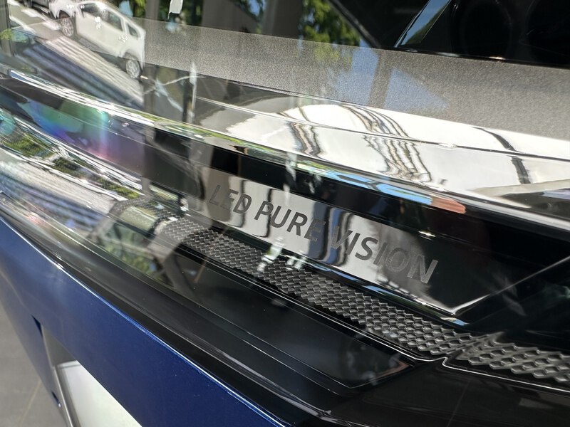 Fahrzeugabbildung Captur Techno 140 PS Mild Hybrid Bild 5 von 50