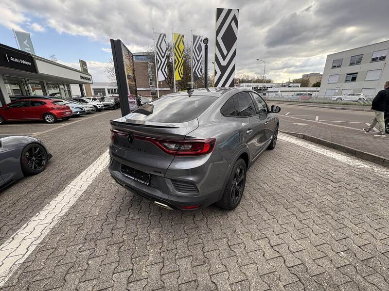 Fahrzeugabbildung Arkana E-Tech Hybrid TCe 145 Engineered Bild 4 von 18