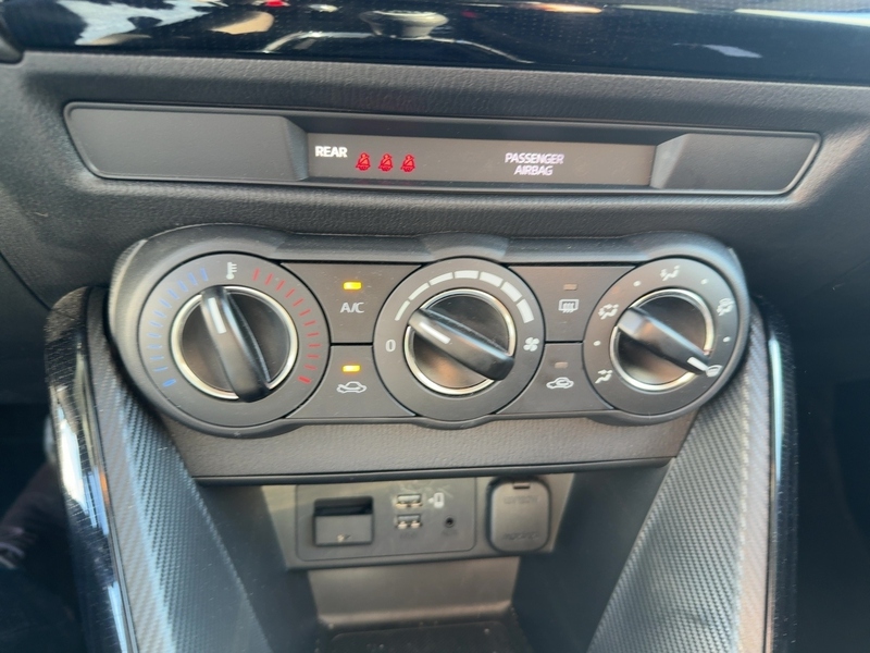 Fahrzeugabbildung 2 1.5 SKYACTIV-G 75 Exclusive-Line Bild 13 von 15