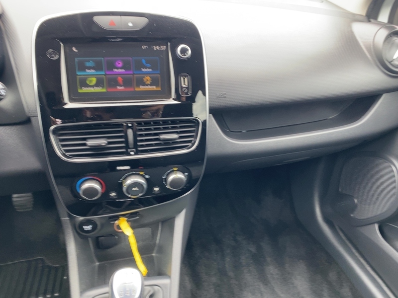 Fahrzeugabbildung Clio Entry TCe 75 Bild 11 von 21
