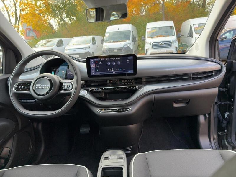 Fahrzeugabbildung 500 Elektro 3+1 42kWh 118PS Automatik Bild 9 von 14