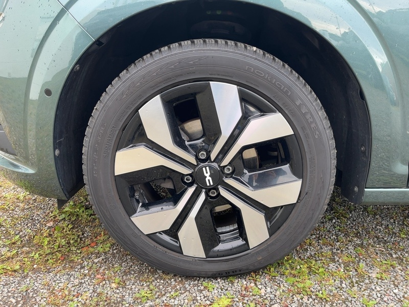 Fahrzeugabbildung Sandero Journey TCe 90 CVT+NAVI+KAMERA+SHZG+LED+CARPLAY+ Bild 7 von 15