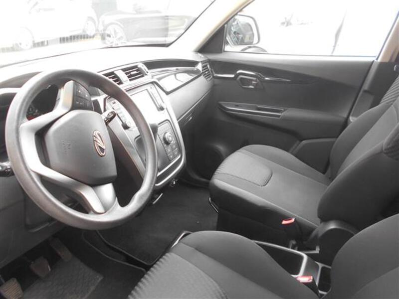 Mahindra KUV100