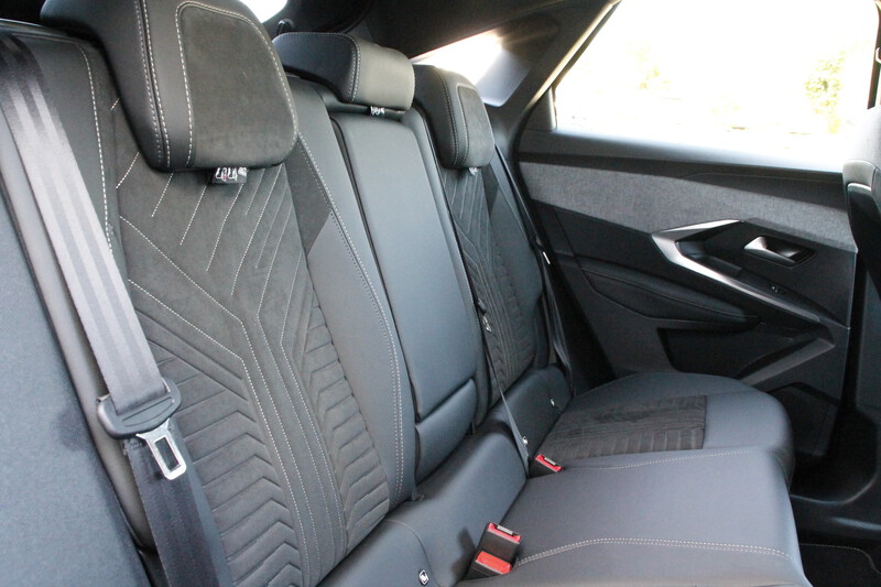 Fahrzeugabbildung 3008 Allure Hybrid 145 e-DSC6 Bild 18 von 20