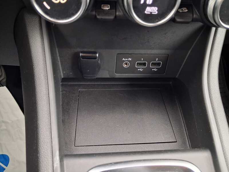 Fahrzeugabbildung Captur EXPERIENCE TCe130 Bild 19 von 22