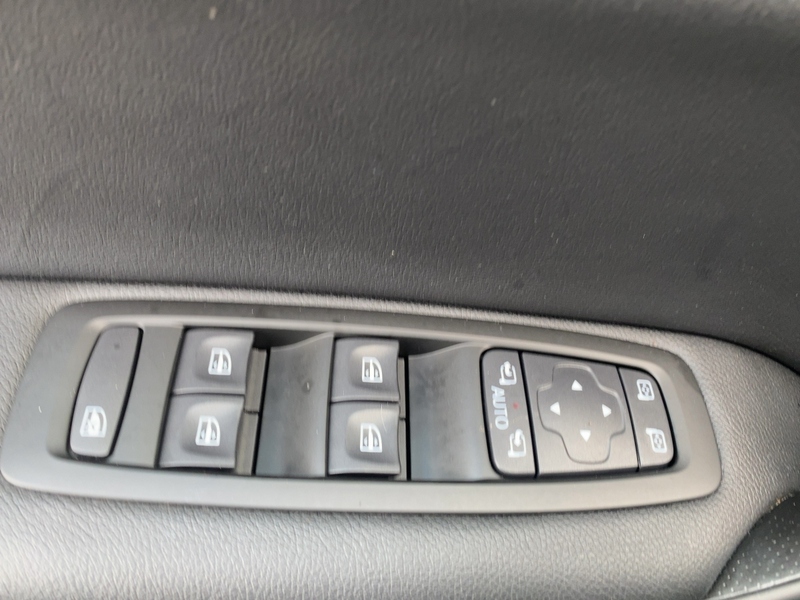 Fahrzeugabbildung Megane Grandtour INTENS BLUE dCi 115 Bild 13 von 20