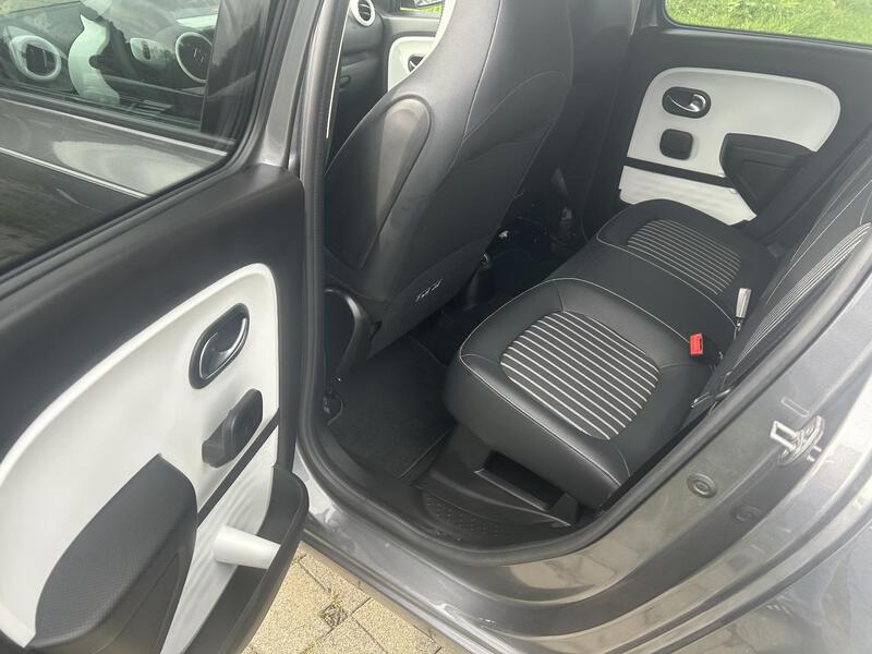 Fahrzeugabbildung Twingo Techno Electric Bild 12 von 13