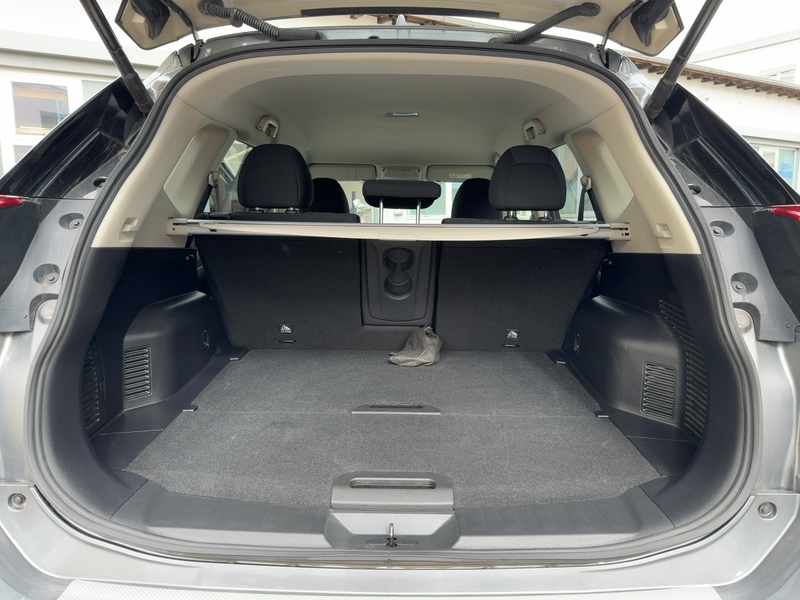 Fahrzeugabbildung X-Trail Automatik Bild 13 von 16