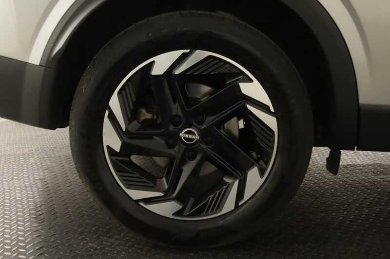 NISSAN Qashqai Qashqai 1.3 DIG-T N-Connecta LED Xtronic — photo 5