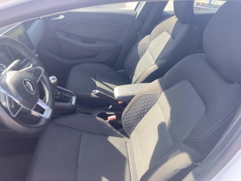 Fahrzeugabbildung Clio BUSINESS EDITION TCe 90 ( Bild 9 von 18