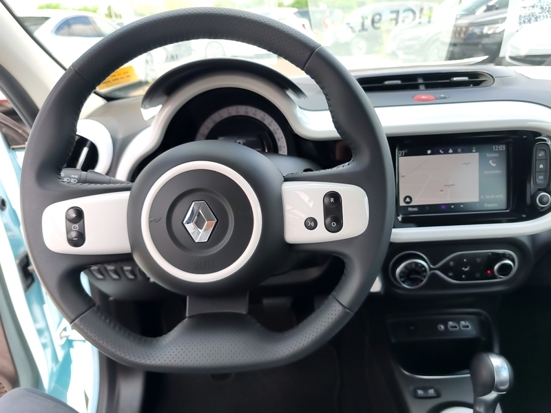 Fahrzeugabbildung Twingo E-Tech Techno KLIMA*SHZG*NAVI*CAM*PDC*CAM Bild 9 von 14