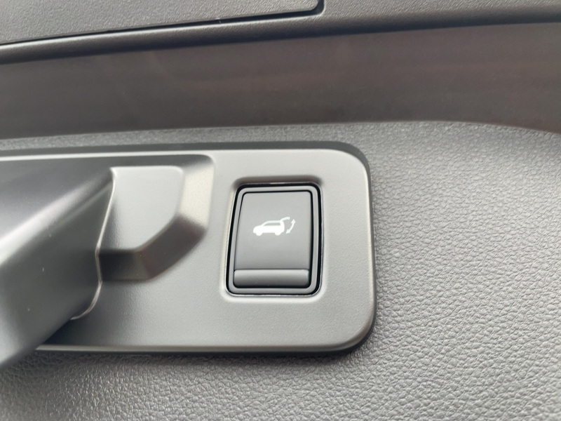 Fahrzeugabbildung Scenic E-Tech 100% ele Iconic 220 Long Range Bild 14 von 15
