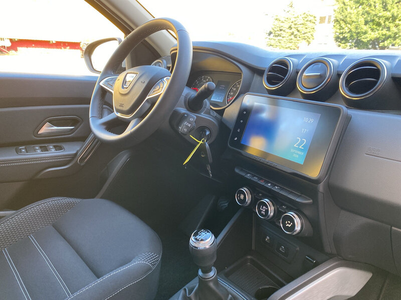 Fahrzeugabbildung Duster Scheckheft Sitzhe. Bild 18 von 20