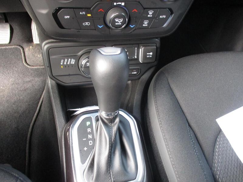 Fahrzeugabbildung Renegade First Edition Automatik Klima*CarPlay Bild 12 von 20