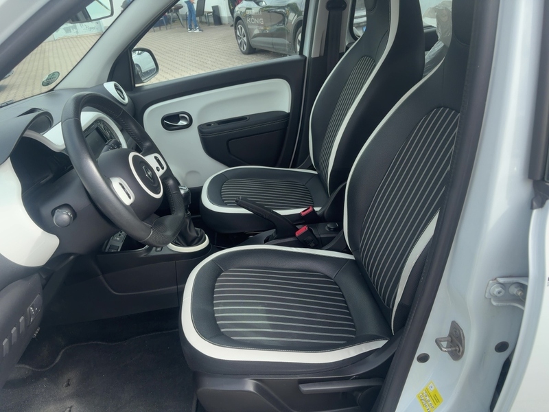 Fahrzeugabbildung Twingo Intens SCe 75 S Bild 8 von 20