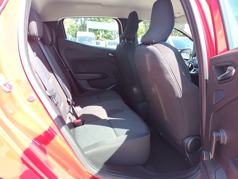 Fahrzeugabbildung Clio 1.6 E-TECH Hybrid 145 Equilibre*CARPLAY+LED**** Bild 11 von 15