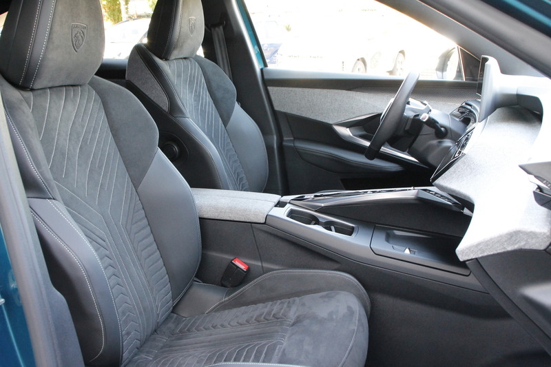 Fahrzeugabbildung 3008 Allure Hybrid 145 e-DSC6 Bild 16 von 20