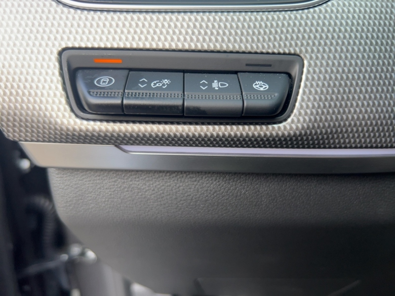 Fahrzeugabbildung Arkana Apple CarPlay BT Bild 16 von 22