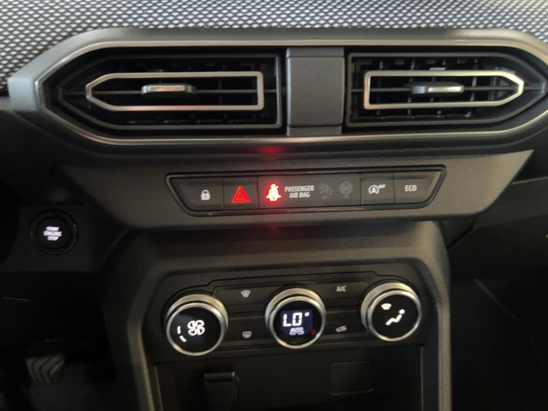Fahrzeugabbildung Sandero PDC KLIMA keyless-Go Bild 18 von 23