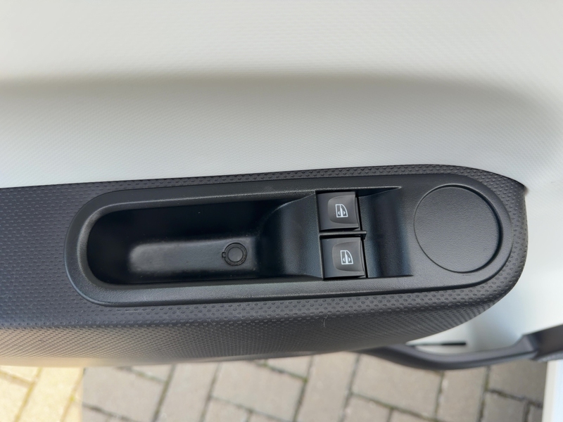 Fahrzeugabbildung Twingo ABS Fahrerairbag ESP SERVO ZV Bild 12 von 19