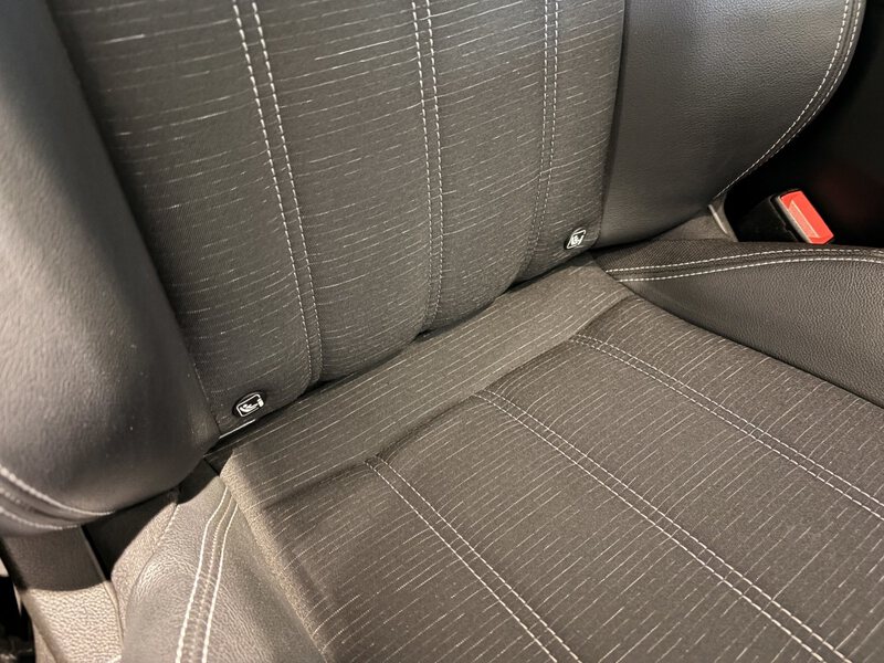 Fahrzeugabbildung Austral Techno Full Hybrid 200 PS Bild 6 von 50