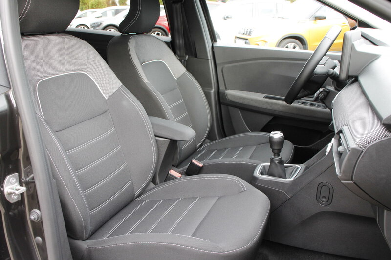 Fahrzeugabbildung Jogger Comfort TCe 110 7-Sitzer Bild 17 von 23
