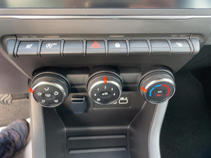 Fahrzeugabbildung Clio EVOLUTION SCe 65 Bild 17 von 21
