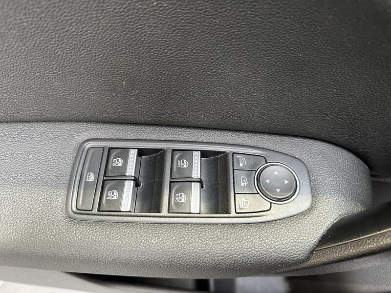 Fahrzeugabbildung Captur INTENS TCe 140 EDC Bild 28 von 50