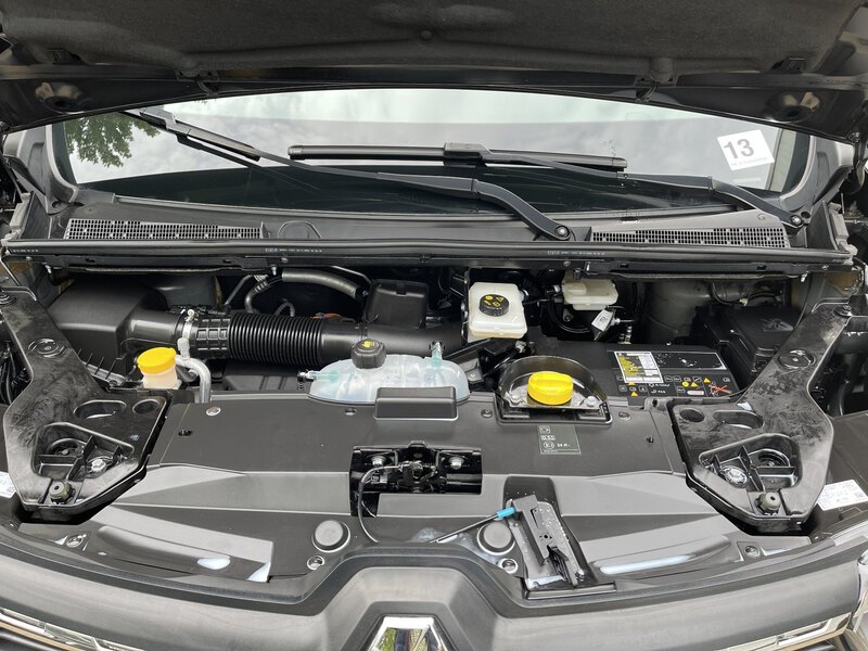 Fahrzeugabbildung Trafic DoKa L2H1 Komfort 3,0t Blue dCi 150 PS Bild 8 von 43
