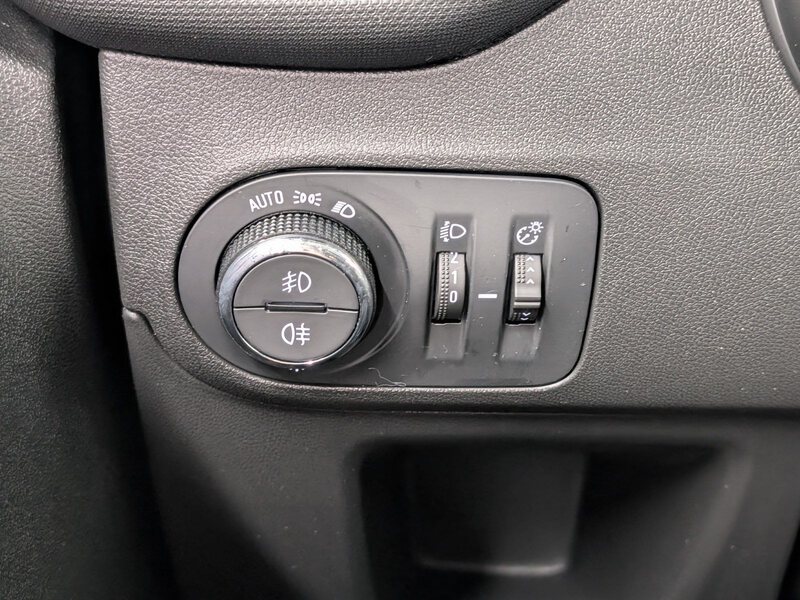 Fahrzeugabbildung Crossland 1.2 GS Line Kamera LED CarPlay Bild 33 von 37