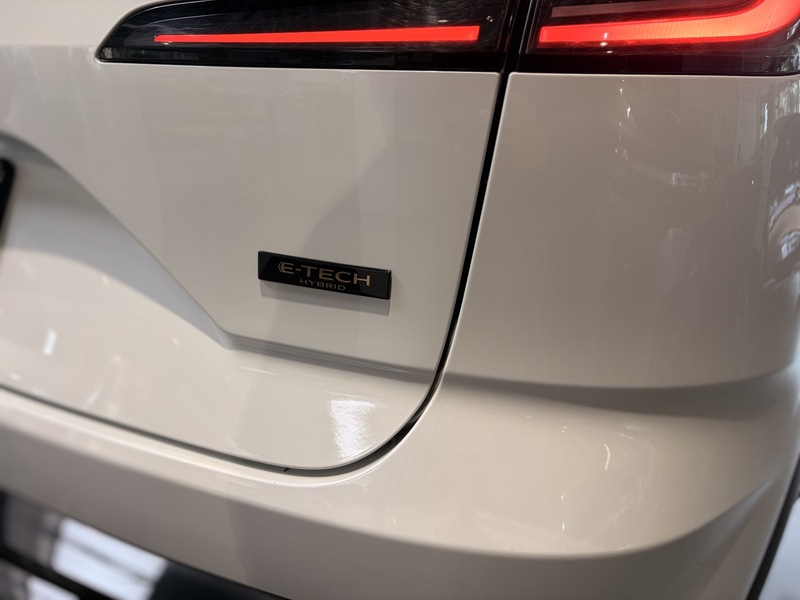 Fahrzeugabbildung Austral Techno Full Hybrid 200 PS Bild 46 von 50