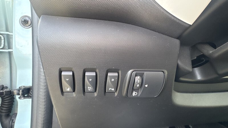Fahrzeugabbildung Twingo E-Tech 100% elektrisch Bild 17 von 17