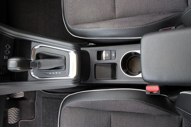Fahrzeugabbildung Captur II INTENS TCe 140 EDC Bild 12 von 21