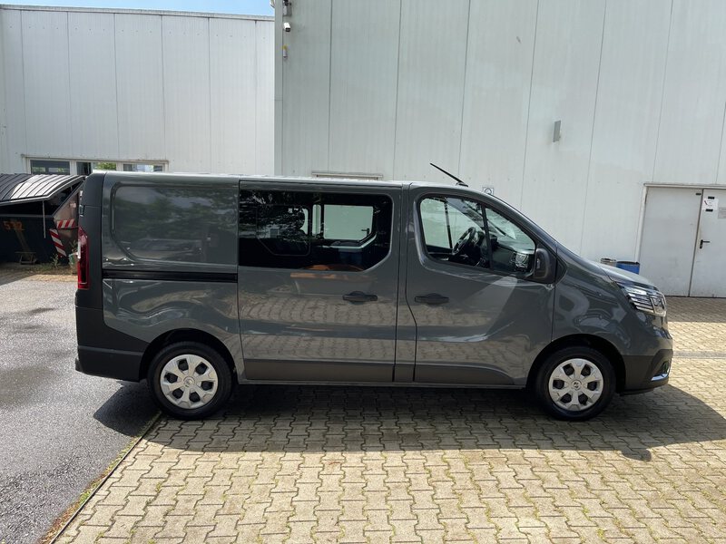 Fahrzeugabbildung Trafic L1H1 DOKA Komfort 3,0t dCi 150PS EDC Bild 11 von 46