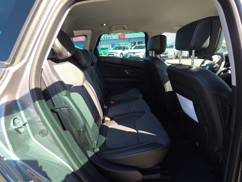 Fahrzeugabbildung Scenic IV 1.3 TCe 140 Techno+AUTOMATIK+NAVIGATION Bild 8 von 15