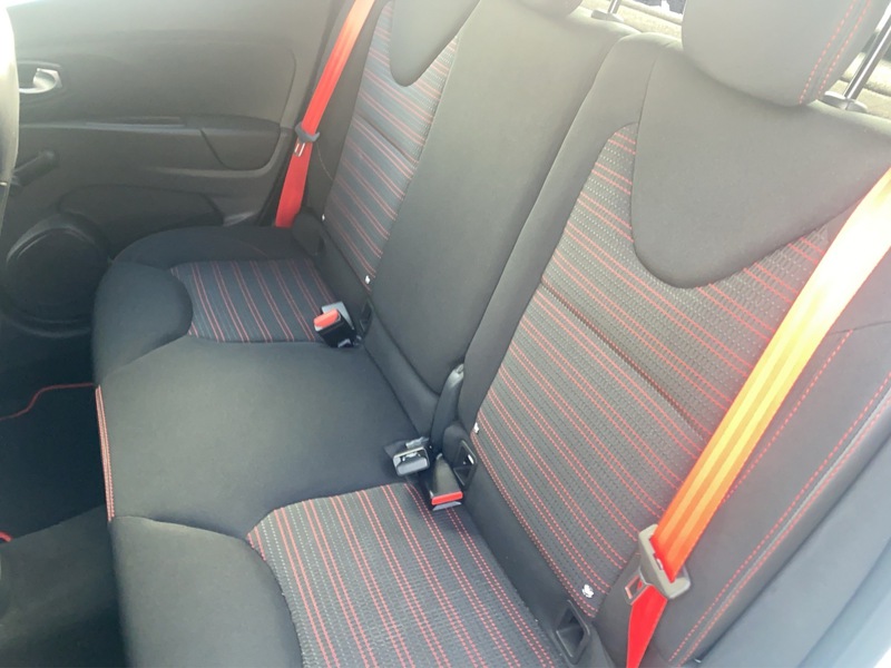 Fahrzeugabbildung Clio Sport TCe 200 Bild 14 von 15