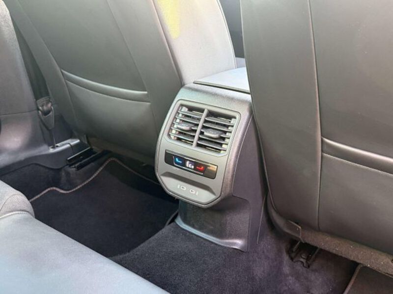 Fahrzeugabbildung Leon CARPLAY/AMBIENTE Bild 9 von 17