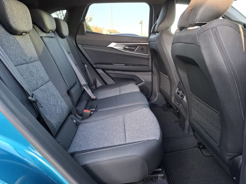 Fahrzeugabbildung Austral Techno Full Hybrid E-Tech 200 Bild 15 von 44