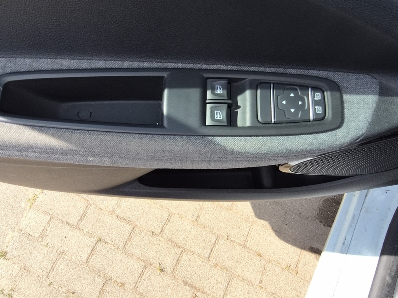 Fahrzeugabbildung Zoe Z.E.50 EXPERIENCE KLIMA ALLWETTER Bild 13 von 17