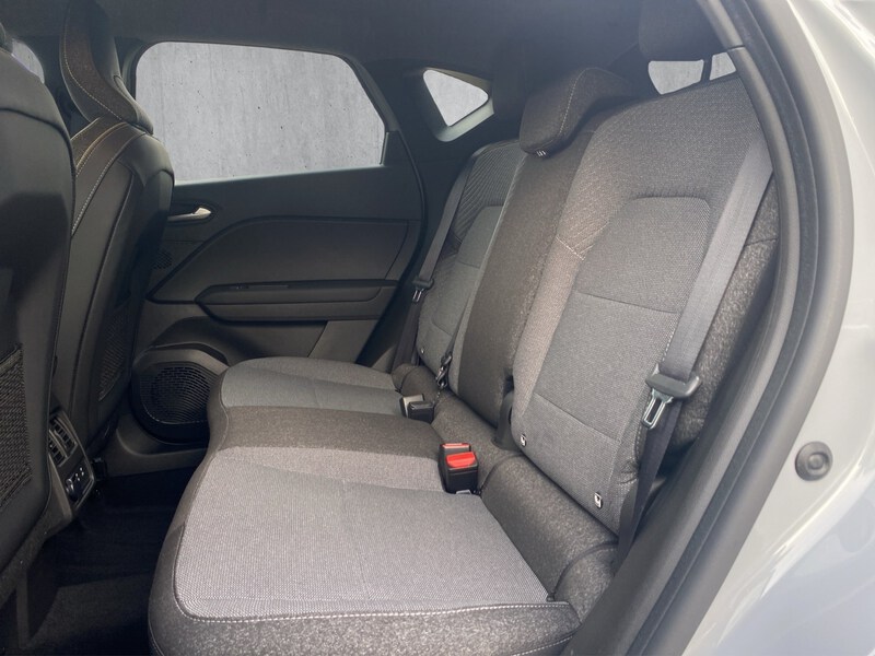 Fahrzeugabbildung Captur Techno TCe 90 Bild 12 von 15